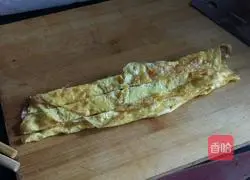 Illustration of how to make spicy cabbage sushi roll 6