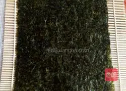 Illustration of how to make homemade sushi rolls 1