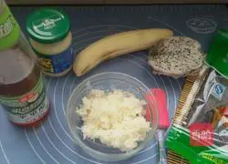 Illustration of how to make fruit sushi 1