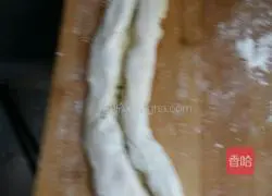 Illustration of how to make homemade scallion pancakes 7