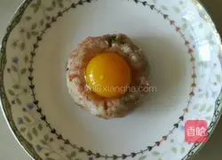 Illustration of how to make reunion meat pie 6