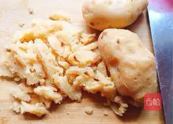 Illustration of making mashed potato and minced meat pancakes 2