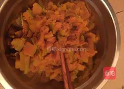 Illustration of how to make pumpkin cake 3