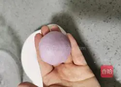 Illustration of how to make glutinous rice cakes with purple sweet potato and bean paste 11