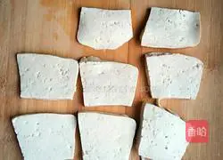 Illustration of how to make golden tofu and braised pancakes 1