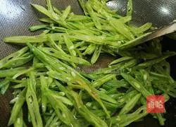 Illustration of making braised bean cake 4