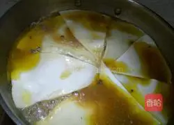 Illustration of how to make black-bone chicken cake 6