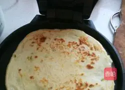 Illustration of how to make hot scallion pancakes 3