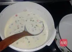 Illustration of how to make peas, corn kernels and ham sausage pancakes 1 