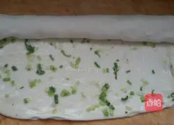 Illustration of how to make scallion pancake 4