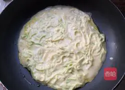 Illustration of how to make fragrant zucchini and egg pancakes 3