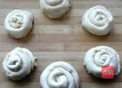 Illustration of how to make green onion pancakes 7