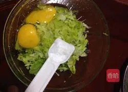 Illustration of how to make lettuce pancakes 2