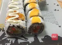 Illustration of how to roll sushi 7