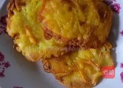 Illustration of making salt and pepper potato pancakes 7