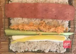 Illustration of how to make bacon-flavored sushi 4