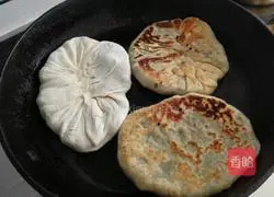 Pork and Chive Pie Recipe Illustration 5