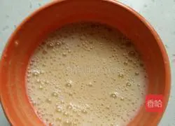 Illustration of how to make banana egg pancake 3