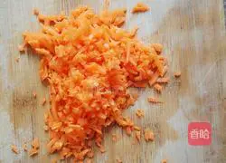 Illustration of how to make carrot egg pancakes 2