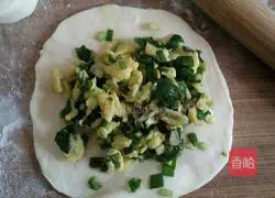 Illustration of how to make chives, eggs and shrimp skin boxes 7