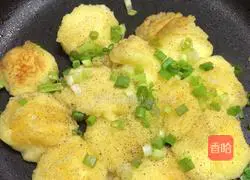 Illustration of how to make salt and pepper potato pancakes 5