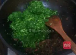 Illustration of how to make fennel stuffed pie 6