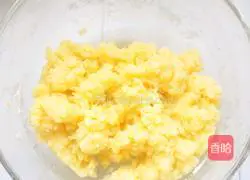 Childhood memories: Illustration of how to make peach cakes that are so crispy that they fall apart in one bite