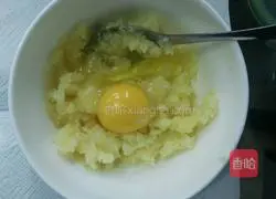 Simple recipe for potato pancakes Illustration of how to do it 5