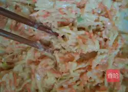 Illustration of how to make carrot and potato cakes 7