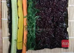 Illustration of how to make black rice sushi 6