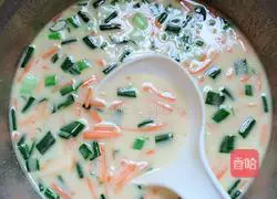 Illustration of how to make egg and carrot shredded cake 1