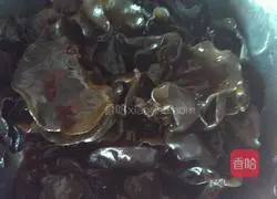 Illustration of how to make fungus, melon, celery and egg pancake 4