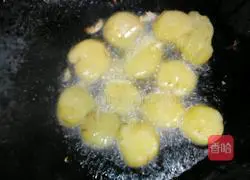 Illustration of how to make fried potato pancakes 3