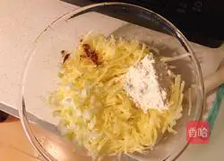 Illustration of how to make shredded potato egg pancake 2