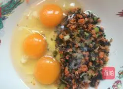 Illustration of how to make carrot and fungus egg cake 4