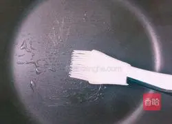Illustration of how to make 12m banana egg pancake 4