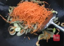 Illustration of how to make rice cakes with fish cakes and shrimp soup 4