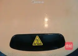 Illustration of how to make carrot and potato pancakes 12