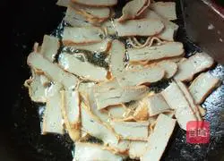 Illustration of how to make fried fish cakes with carrots and cucumbers 4