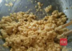 Illustration of how to make steamed corn cakes 3