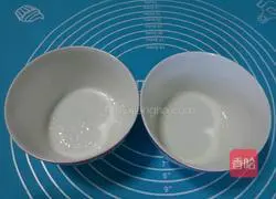 Illustration of how to make egg and meat cake soup 3