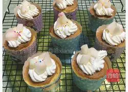 Illustration of how to make cream cupcakes 10