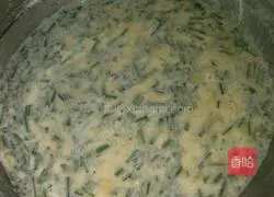 Illustration of how to make chive egg pancake 3