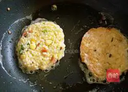 Illustration of how to make rice and egg pancakes 8