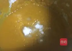 Illustration of how to make bean paste pumpkin cake 3