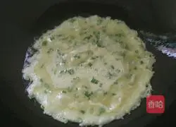 Illustration of how to make green onion egg pancake 5