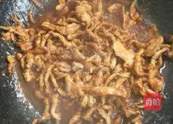 Illustration of how to make stir-fried pancakes with garlic moss and shredded pork 5