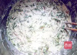 Illustration of how to make garlic sauce purslane cake 7