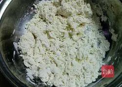 Illustration of how to make lard pancakes 3