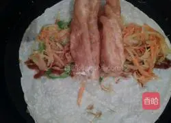 Illustration of how to make breakfast egg pancakes 16